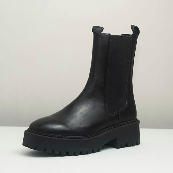 Black Leather Chelsea Boots with a Chunky Sole